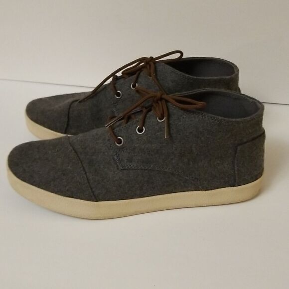 Tom's grey lace up shoes. Size 9. - Picture 5 of 8